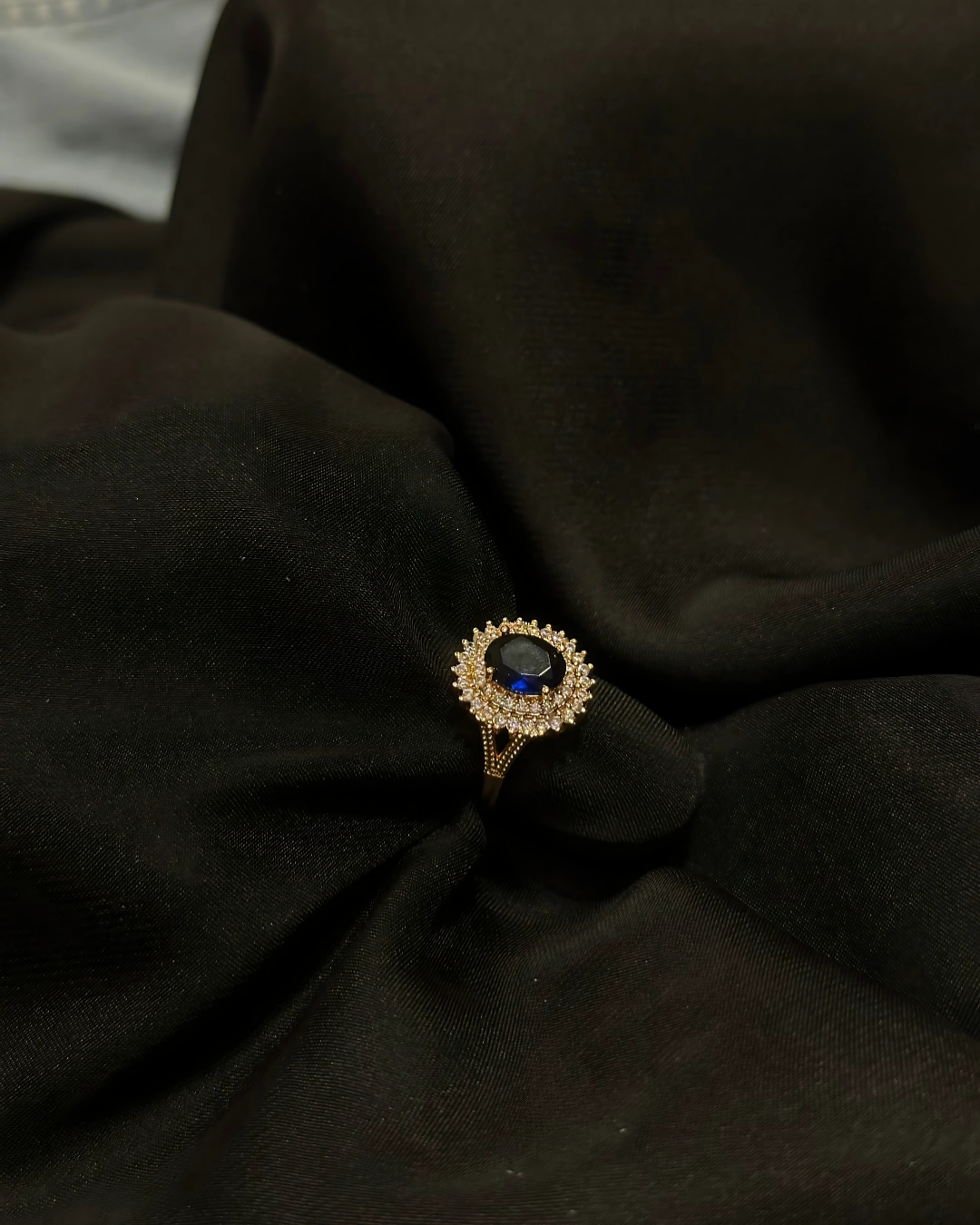 Sapphire Elegant Stone In Golden Disk One Carat Stainless Ring