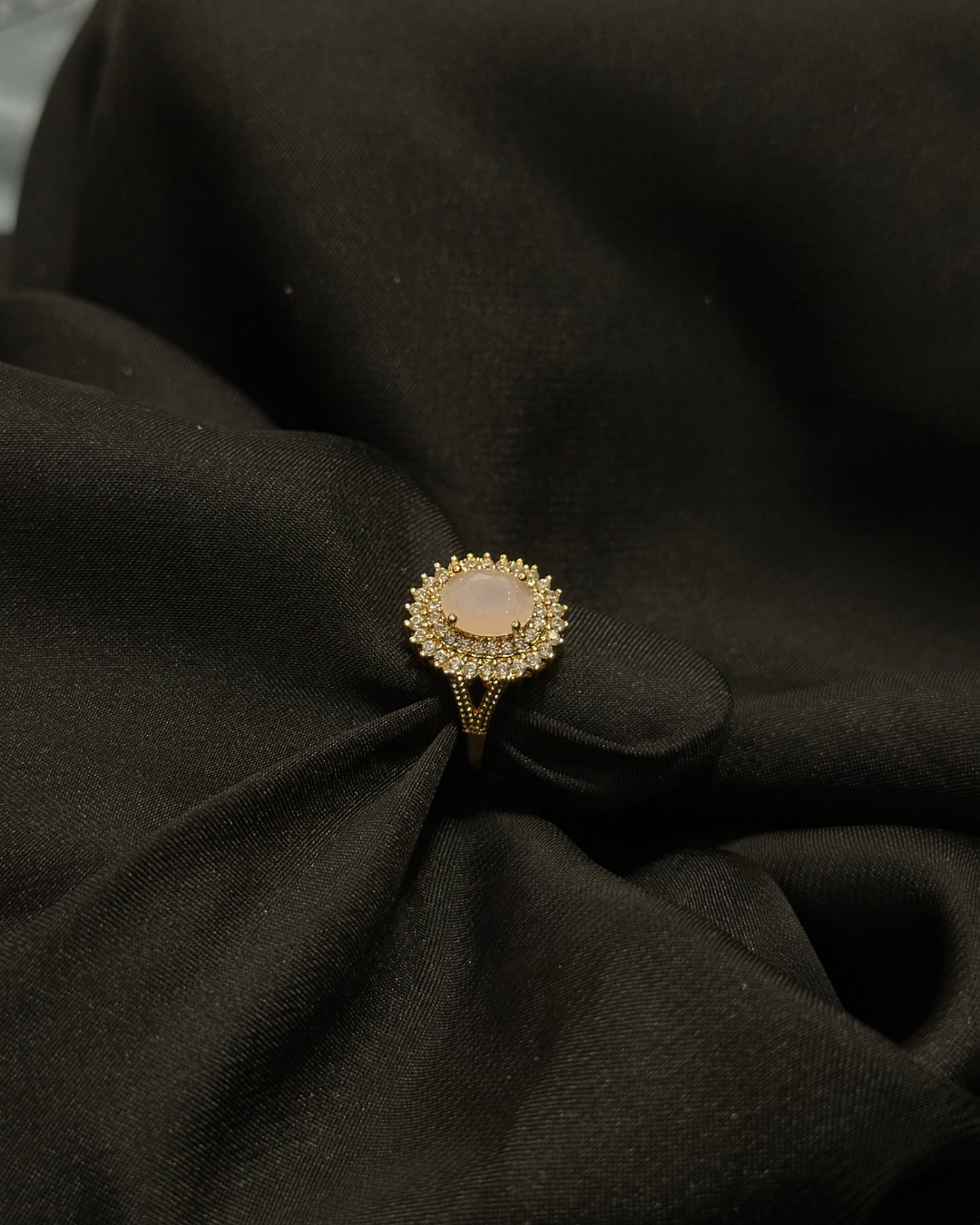 Sapphire Elegant Stone In Golden Disk One Carat Stainless Ring