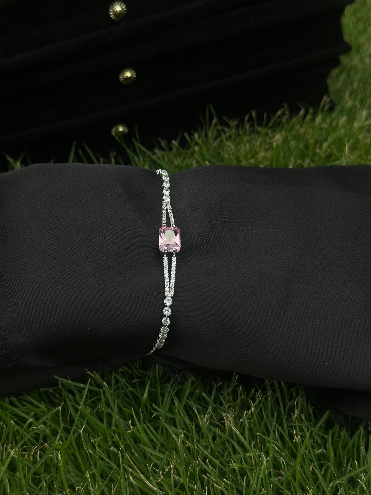 Radiant Round Crystal Bracelet – A Touch of Elegance